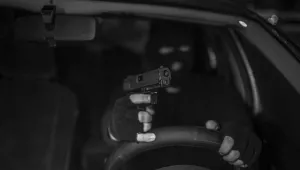 Черен джип откри огън край автогара в Солун, има загинал и ранен (ВИДЕО)