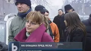 Родители мръзнат на опашки пред детските ясли 