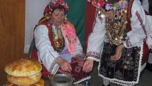 На Бабинден се гадае за здраве и берекет