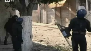 Двама души загинаха при безредици в Алжир 