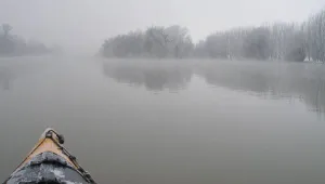 Каяк любители се впуснаха в рекордно ледено приключение