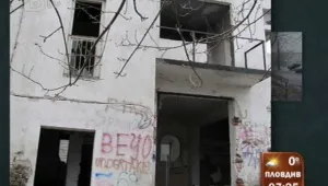 Стара къща заплашва минувачи