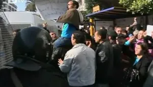 В Тунис се състоя първия мирен митинг след свалянето на старата власт