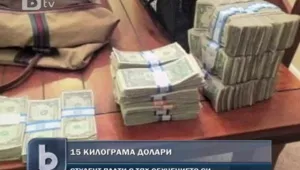 Американски студент си плати таксата в университета с банкноти от по един долар 