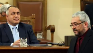Закачки с вода си спретнаха в парламента