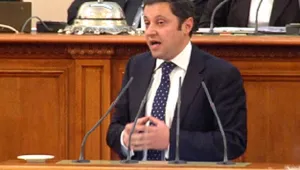 Янев поиска оставката на премиера