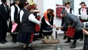 Бабинден в село Хотница привлича все повече чужди привърженици