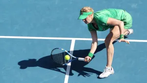 Australian Open: Звонарьова и Клайстерс продължават напред 