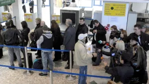 Семейна драма на летището в Бургас: Родители се карат за детето си