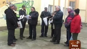 Работници чакат заплатите си вече шест години