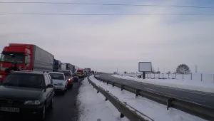 Въвеждат допълнителни ограничения за камионите, строят им паркинги 