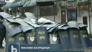 Бой, палежи и масови арести... заради събарянето на гето