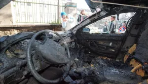 Запалиха колите на полицай от Пловдив