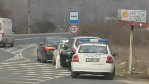 Верижна катастрофа забави движението по Е-79