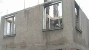 Десетки помогнаха на майка, минала през огън, за да спаси детето си