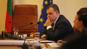 Казусът с дюните разклати столовете на трима министри