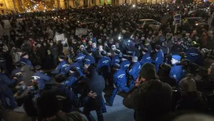 Унгарският парламент гласува скандалните промени в Конституцията