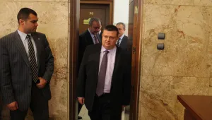 Цацаров поиска отстраняването на подсъдим прокурор с пагон