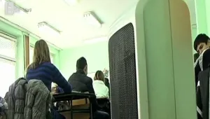Ученици от Търговище ходят в клас с... печки