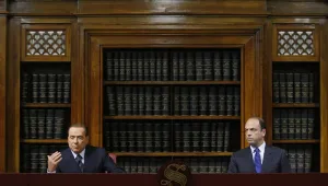 Берлускони подкрепи протежето си Алфано за премиерския пост