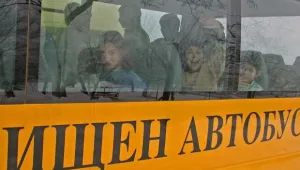 Ремонтират път, за да може дете да ходи на училище