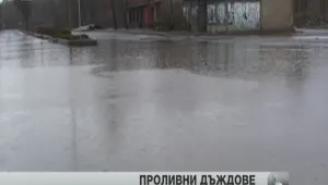 500 души блокираха пътя Неделино-Златоград заради свлачище