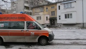 Фелдшер наби жена в център за спешна помощ