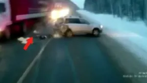 Бебе оцеля при автомобилна катастрофа... 2 пъти