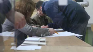 Осем от секциите в Джебелско - в частни домове
