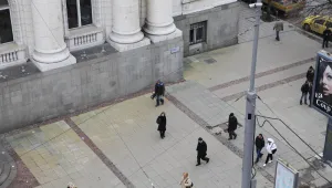 Сигнал за бомба затвори сградата, от която бе стреляно по Баретата