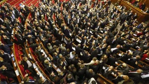 Върховната Рада гласува свалянето на Янукович и нови избори