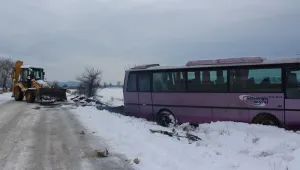 Автобус се преобърна на Върбишкия проход, няма пострадали