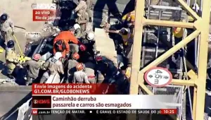 Мост падна върху магистрала в Рио (СНИМКИ)