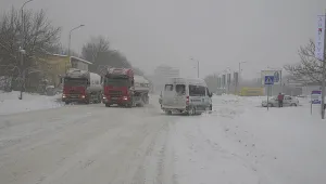 Сняг, силен вятър и виелици отново блокираха Североизтока