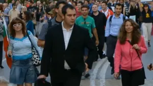 Катарзис в контрапротеста – Нина Гергова до плакат „Олигарски, върви си”