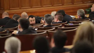 Пореден ден на скандали в НС, в центъра на спора - Петното