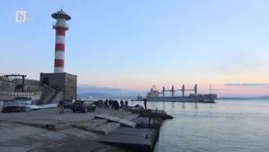 Кораб с тръби за „Южен поток” заседна в бургаското пристанище