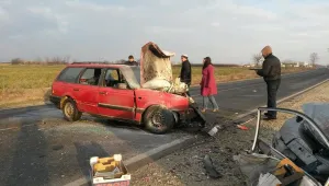 Трима пострадаха в катастрофа