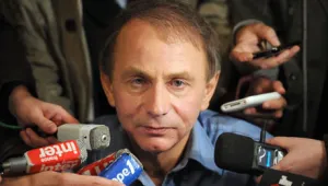 Мишел Уелбек спира кампанията за новия си роман заради терористичната атака в Париж