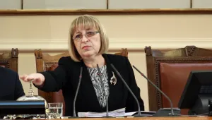 Остри декларации и намерения за оттласкване от дъното в първия работен ден на НС