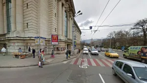 Кола блъсна майка и дете до Софийския университет