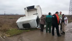 Влак блъсна камион на неохраняем прелез