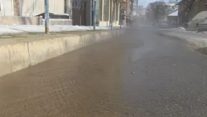 Гореща вода от парното бликна на улица в Русе