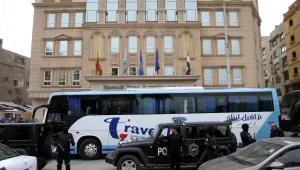 Въоръжени атакуваха туристи пред хотел в Кайро