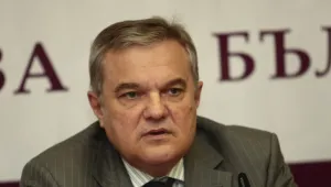 Румен Петков: Нелепо е Бъчварова да я няма при напрегнатата обстановка