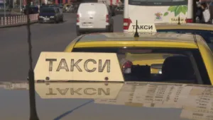 Младежът, намушкан с нож от таксиметров шофьор, остава в реанимация