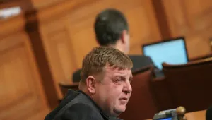 Красимир Каракачанов: Спешно да довършим оградата и мигрантите да се преместят извън градовете