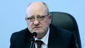 Тодор Танев: Поемам на ръчно управление въпроса с учебниците