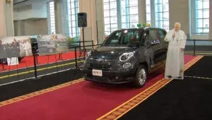 Продадоха папамобил за 82 000 долара (ВИДЕО)