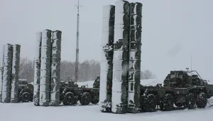 Русия разположи мощни зенитни ракети в Крим (ВИДЕО)